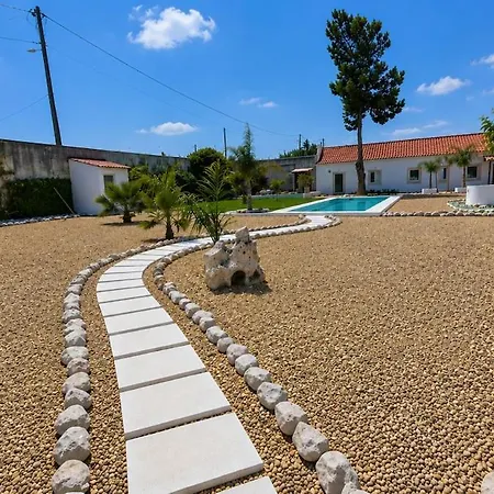 With Pool - 1 Km From Rosário - 30 Min From Airport Moita (Setubal)