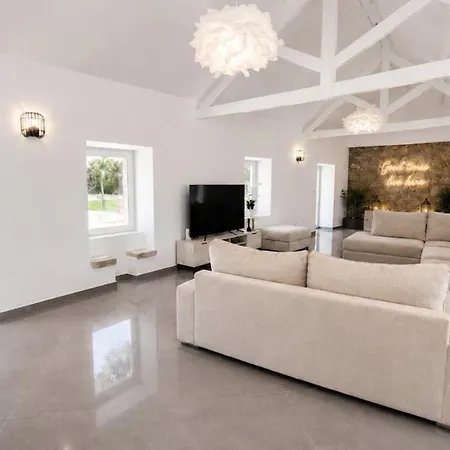 With Pool - 1 Km From Rosário - 30 Min From Airport Moita (Setubal)