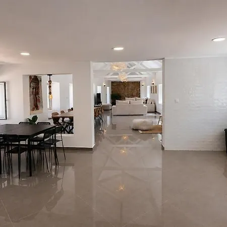 With Pool - 1 Km From Rosário - 30 Min From Airport Moita (Setubal)
